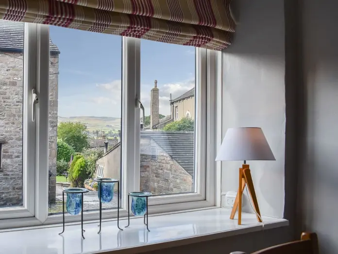 Karnten Cottage double bedroom with window view over Askrigg rooftops